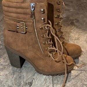 GBG Los Angeles Quilted Brown Lace-Up Boots